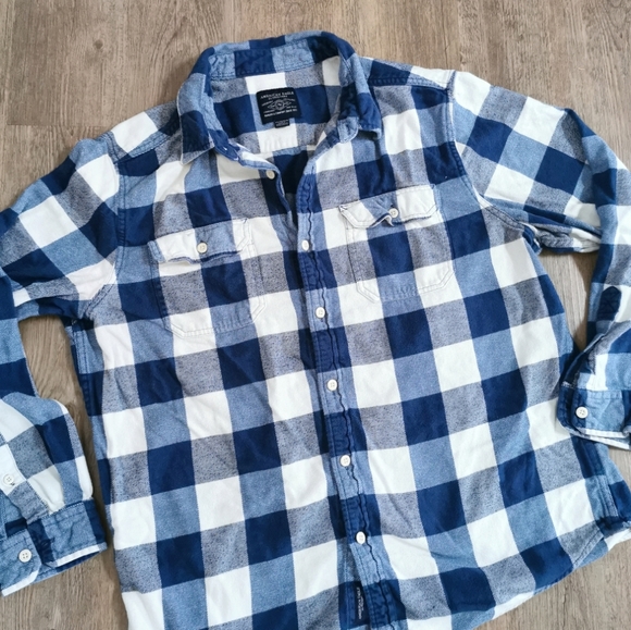 American Eagle Outfitters Tops - American Eagle plaid flannel button down shirt